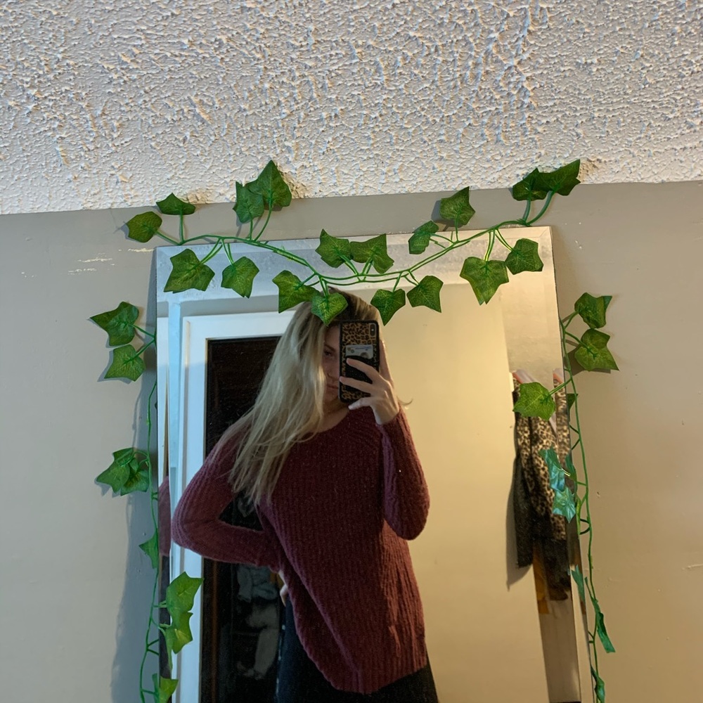 AMERICAN EAGLE SWEATER